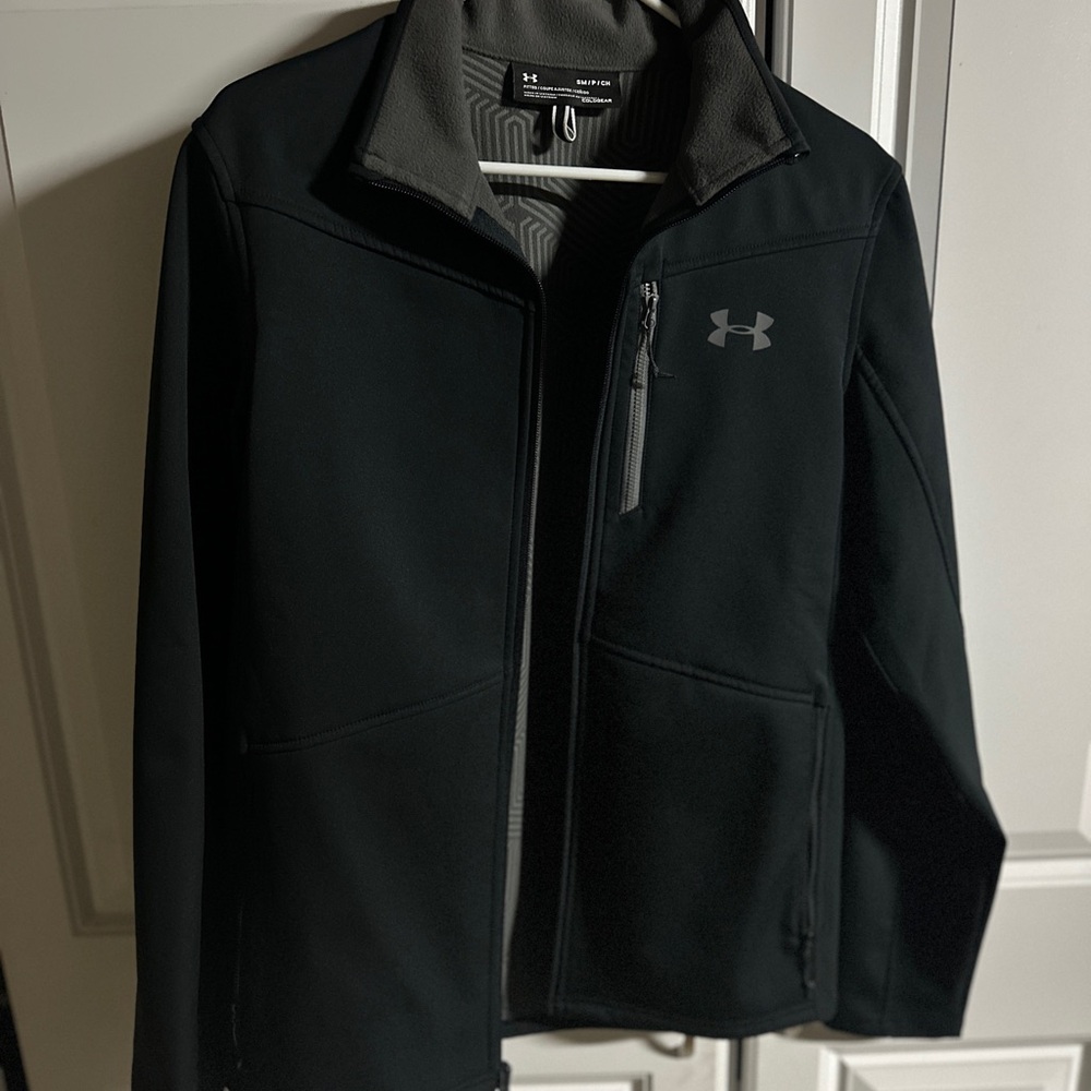Under Armour Black Performance Jacket with Athletic Fit and Textured Fabric
